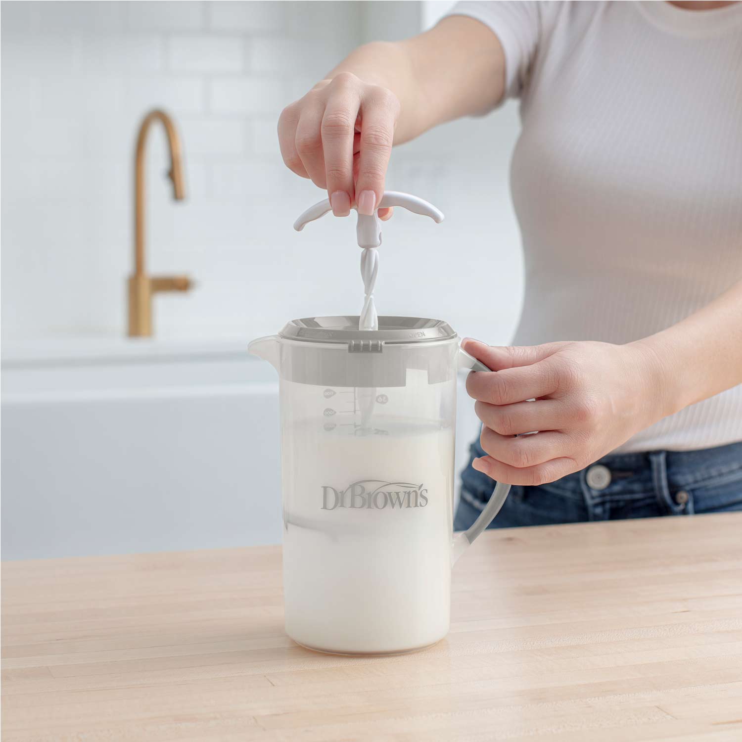 dr-brown-s-caraffa-mescola-latte-formula-pitcher-32-oz-950-ml image 6