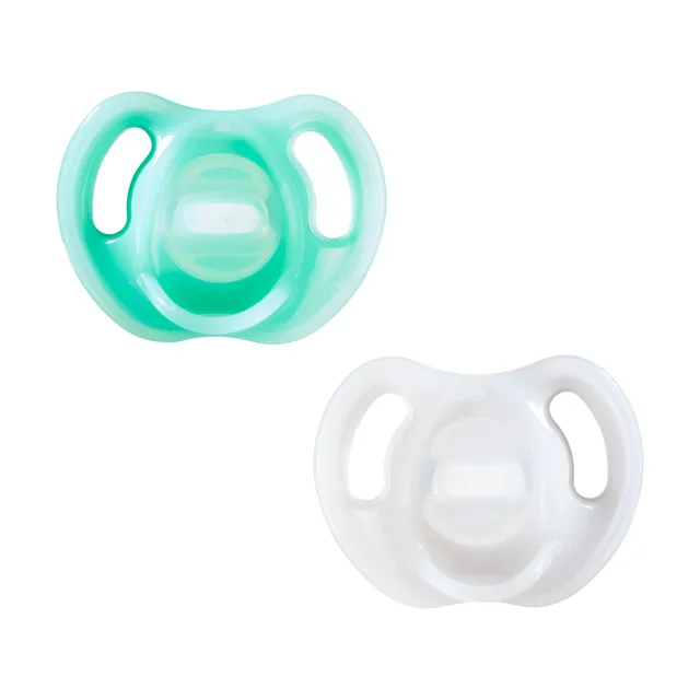 tommee-tippee-ultra-light-succhietto-in-silicone-simmetrico image 1