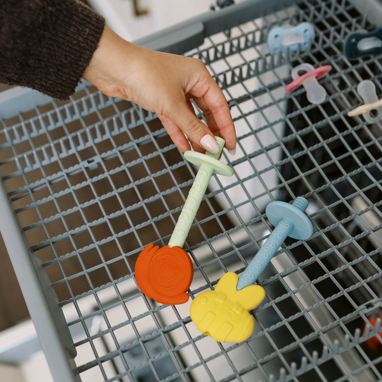dr-brown-s-teething-tubes-massaggiagengive-in-silicone-ape-e-lumaca image 5